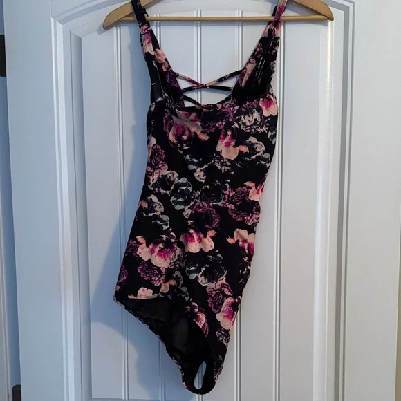 Torrid Size 3 Floral Lattice Front One Piece Swimsuit-Deep V, Adjustable Straps - Picture 3 of 6